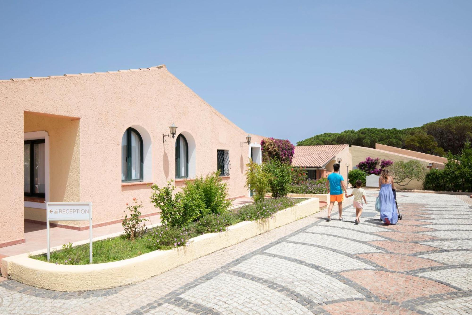 Club Hotel Marina Seada Beach Budoni Exterior foto