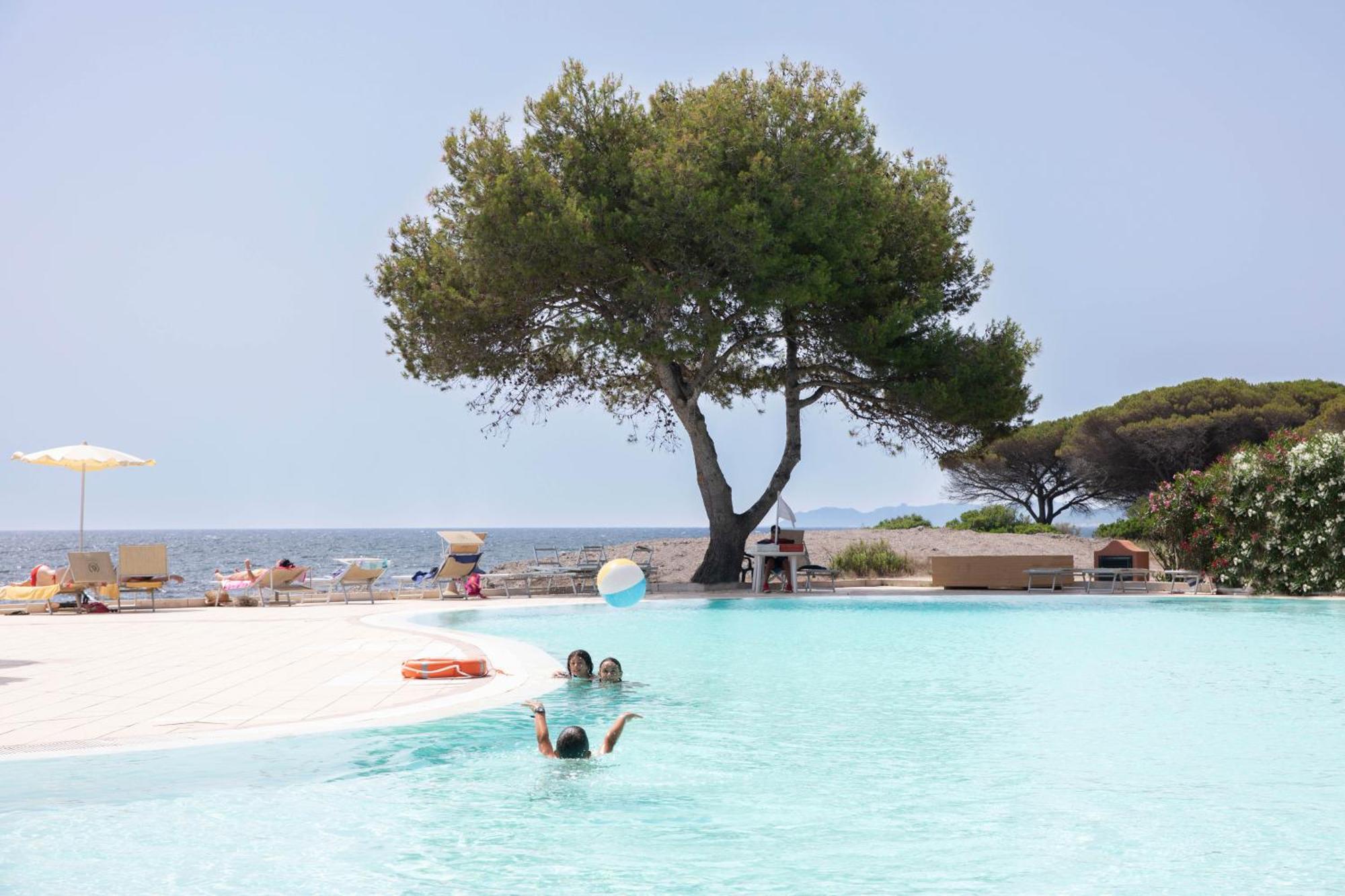 Club Hotel Marina Seada Beach Budoni Exterior foto